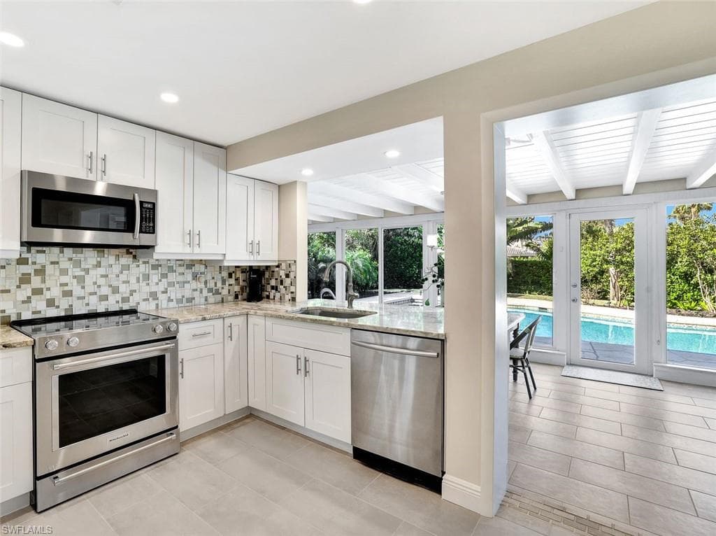 79 Burning Tree Dr, Naples, FL 34105-9