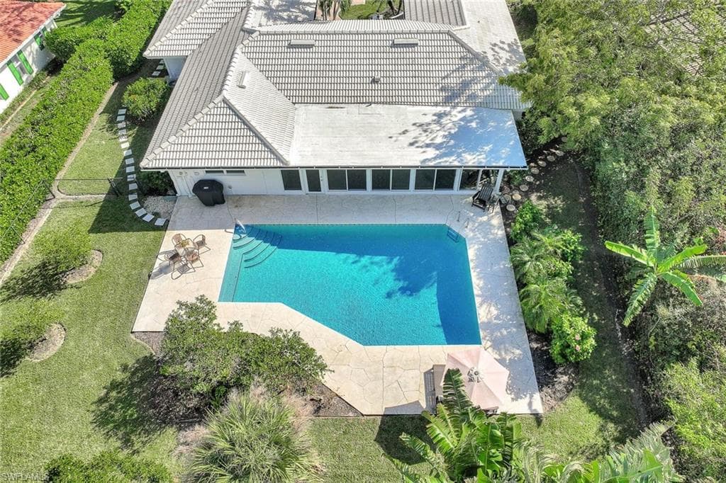 79 Burning Tree Dr, Naples, FL 34105-3