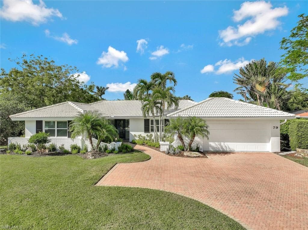 79 Burning Tree Dr, Naples, FL 34105-4