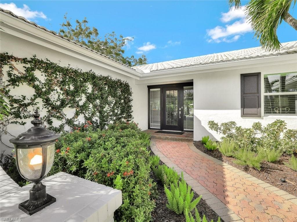 79 Burning Tree Dr, Naples, FL 34105-5