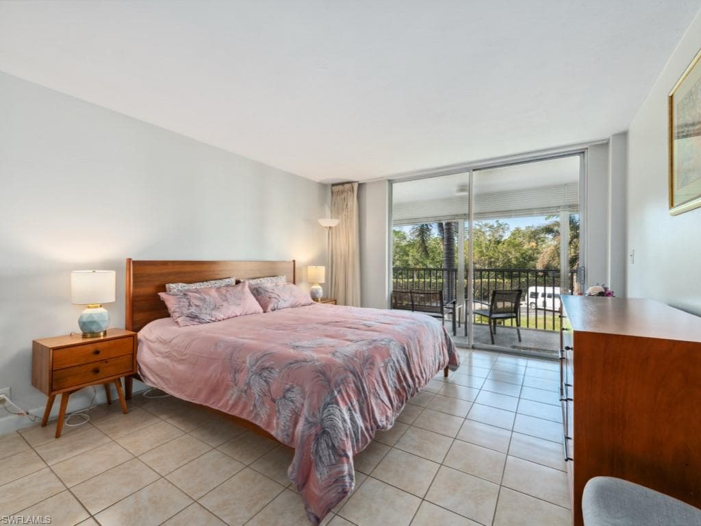 3 Bluebill Ave 206, Naples, FL 34108-9