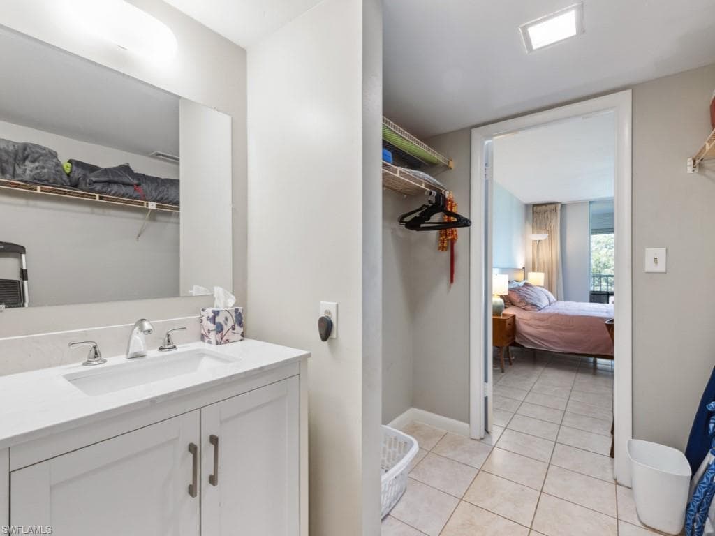 3 Bluebill Ave 206, Naples, FL 34108-11