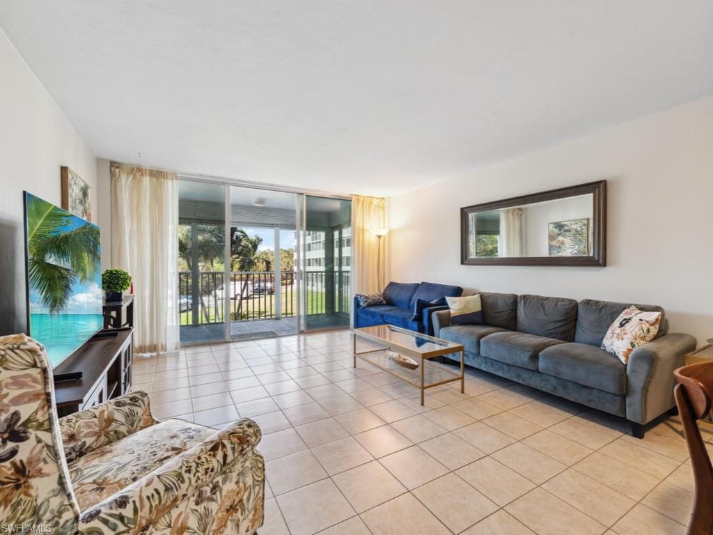 3 Bluebill Ave 206, Naples, FL 34108-3