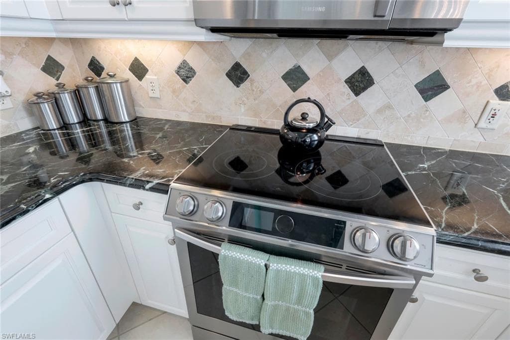 315 Dunes Blvd 201, Naples, FL 34110-15