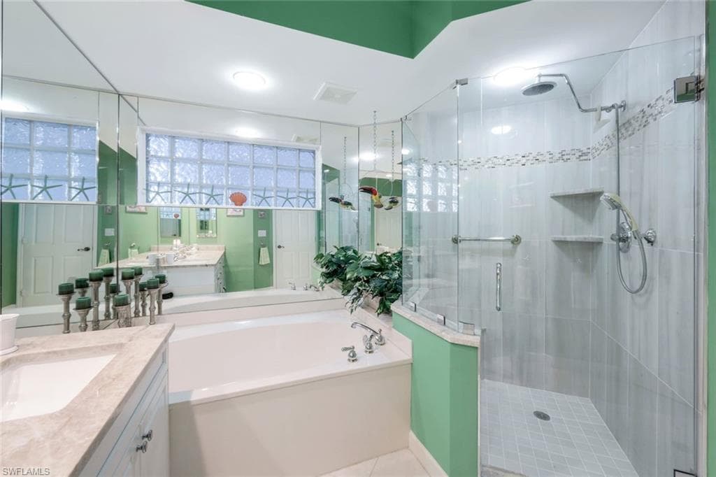 315 Dunes Blvd 201, Naples, FL 34110-23