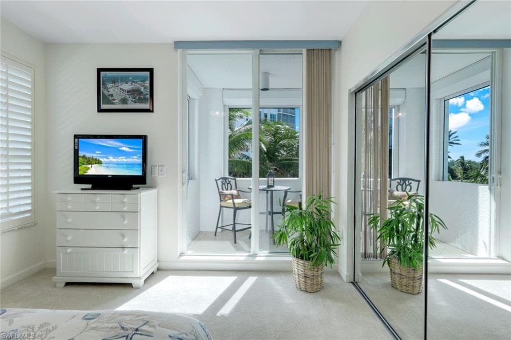 315 Dunes Blvd 201, Naples, FL 34110-25