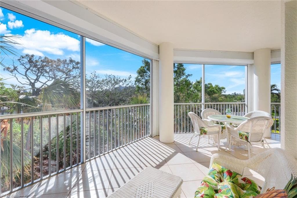 315 Dunes Blvd 201, Naples, FL 34110-29