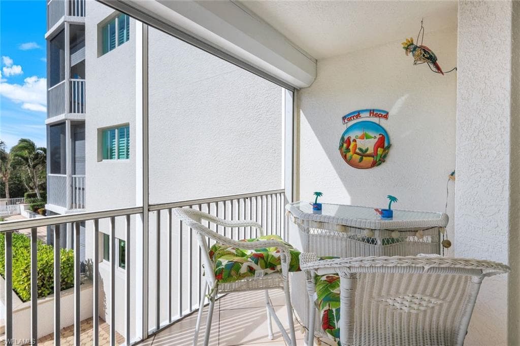 315 Dunes Blvd 201, Naples, FL 34110-32
