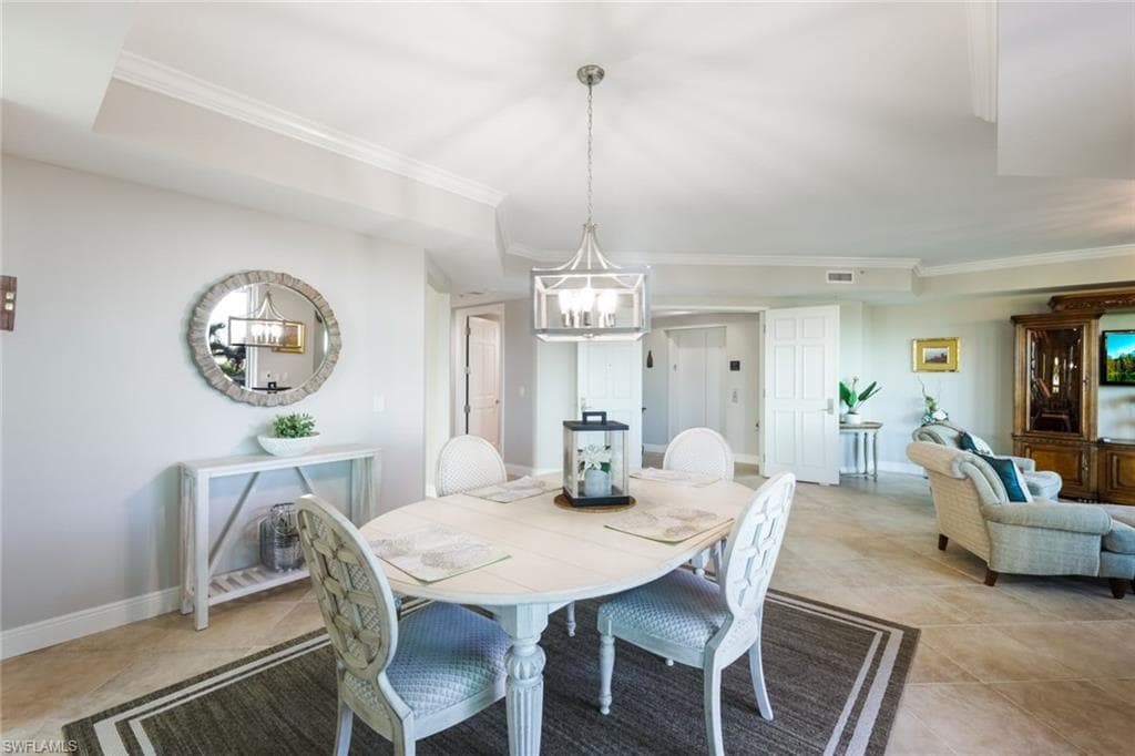 285 Grande Way 406, Naples, FL 34110-9
