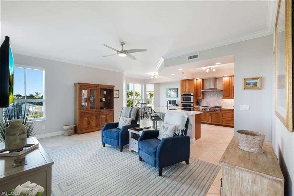 285 Grande Way 406, Naples, FL 34110-17