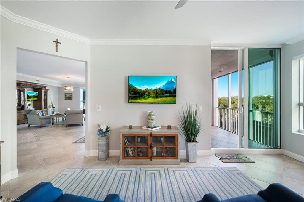 285 Grande Way 406, Naples, FL 34110-19