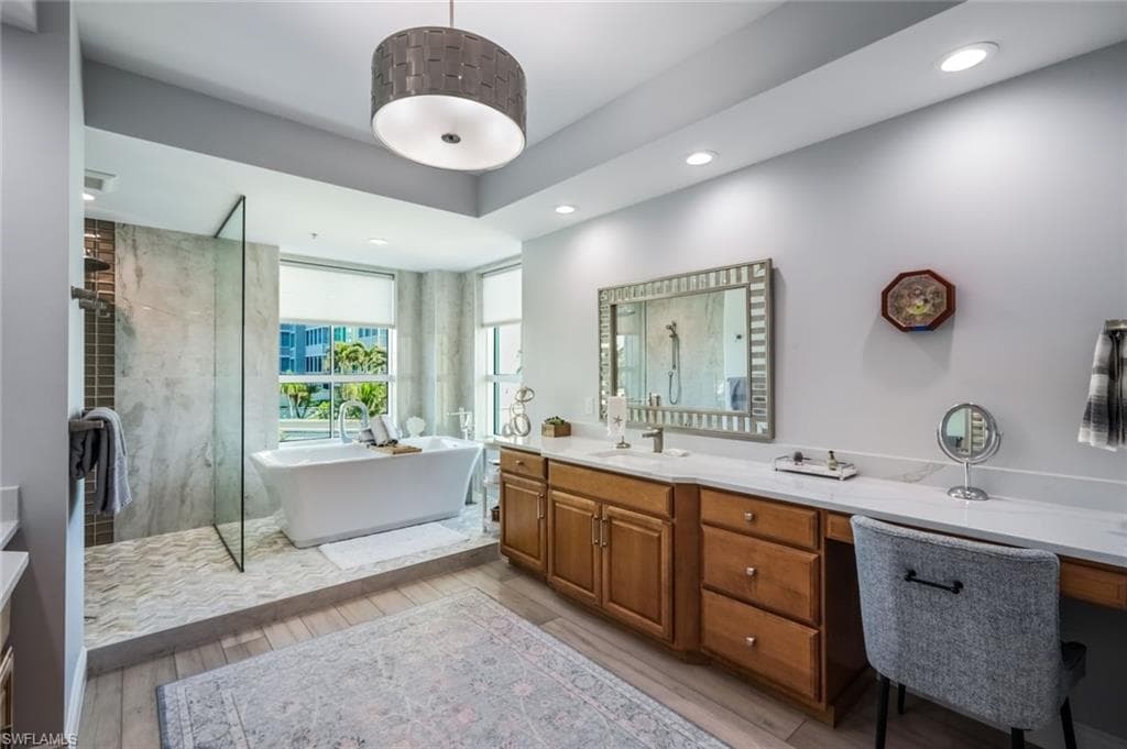 285 Grande Way 406, Naples, FL 34110-22
