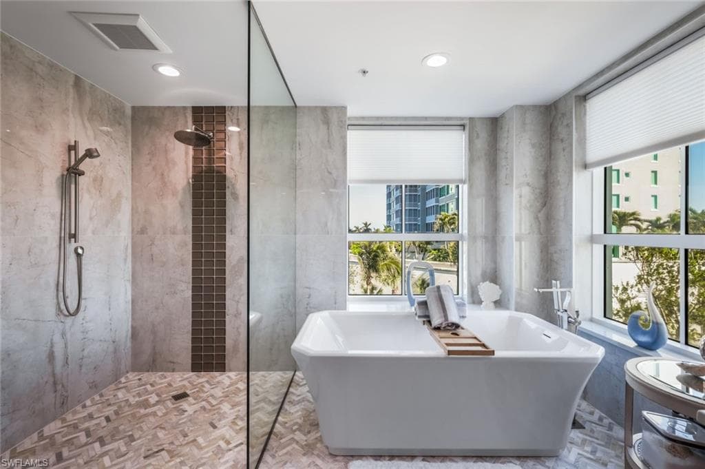 285 Grande Way 406, Naples, FL 34110-23