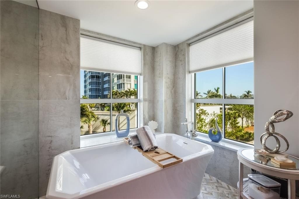 285 Grande Way 406, Naples, FL 34110-24