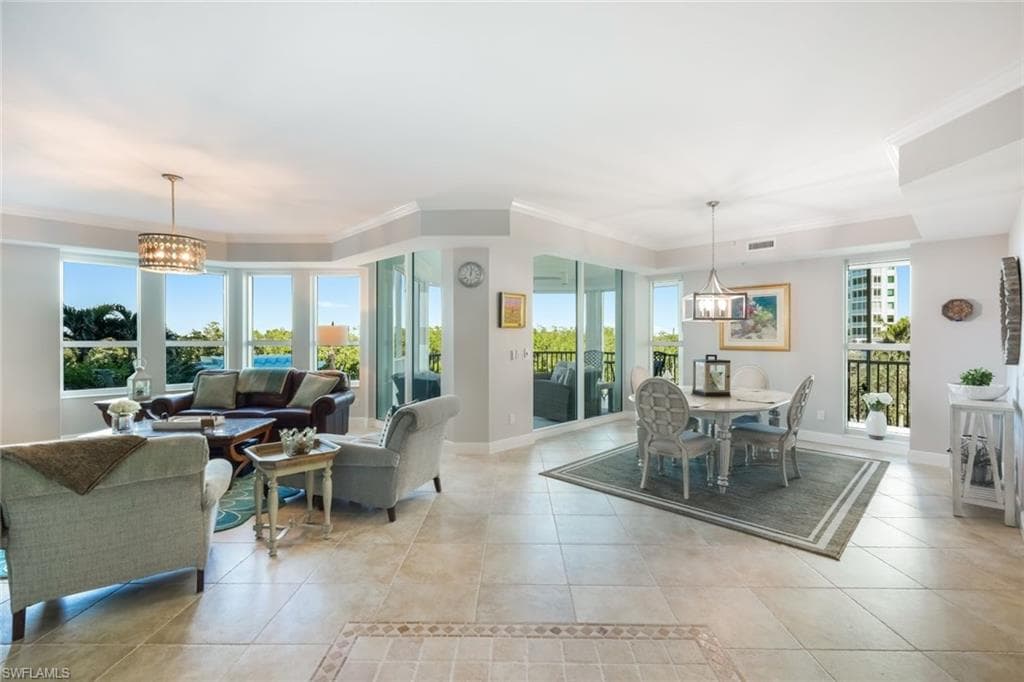 285 Grande Way 406, Naples, FL 34110-2