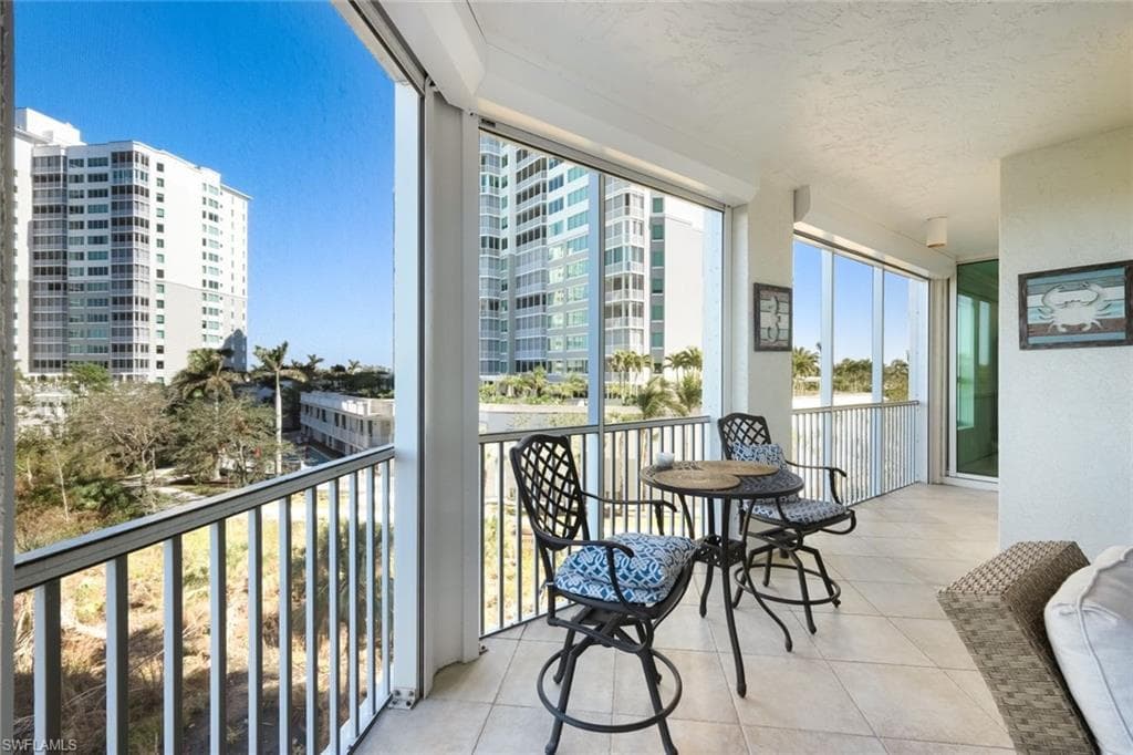 285 Grande Way 406, Naples, FL 34110-38