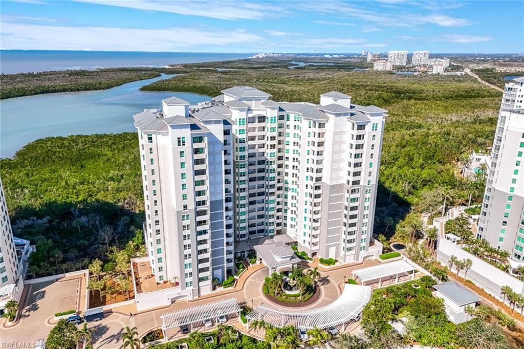 285 Grande Way 406, Naples, FL 34110-3