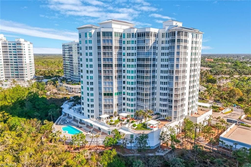 285 Grande Way 406, Naples, FL 34110-39