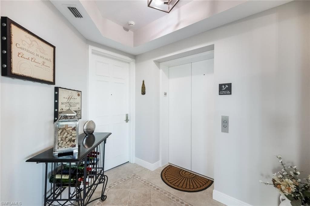 285 Grande Way 406, Naples, FL 34110-5