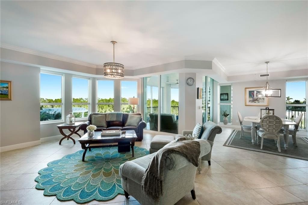 285 Grande Way 406, Naples, FL 34110-6