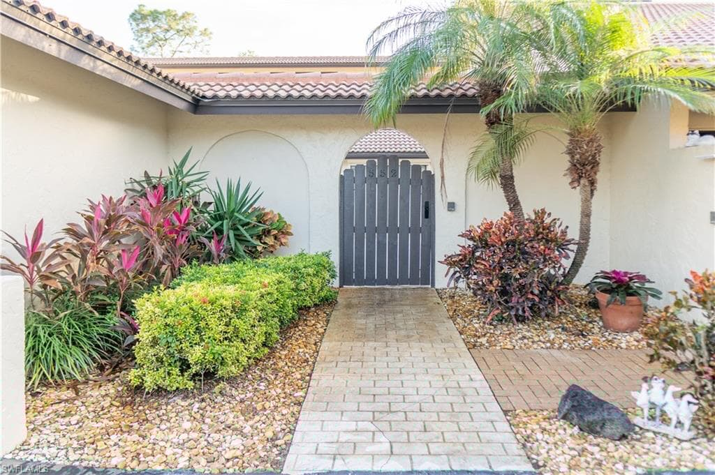 552 Augusta Blvd, Naples, FL 34113-1