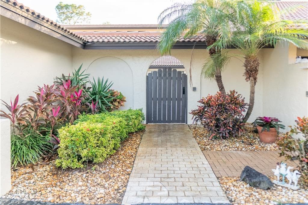 552 Augusta Blvd, Naples, FL 34113-2