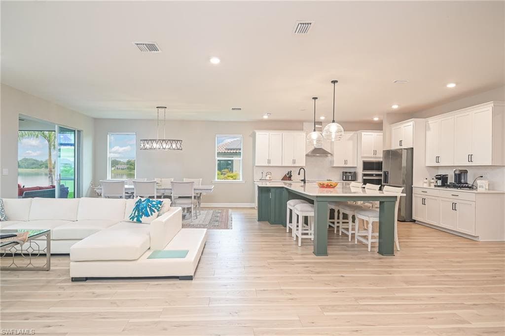2082 Grove Dr, Naples, FL 34120-4