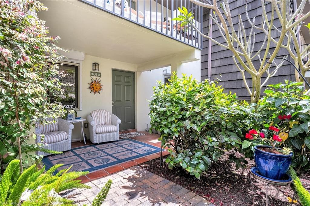 1636 Spoonbill Ln A, Naples, FL 34105-2