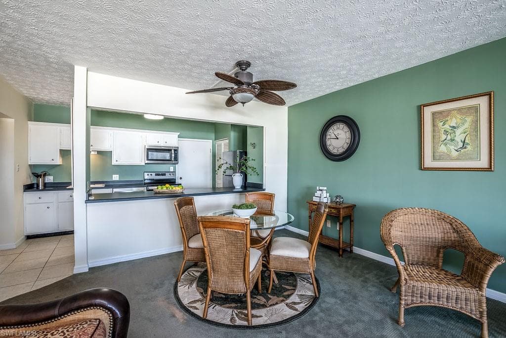 60 Pelican St W 401, Naples, FL 34113-10