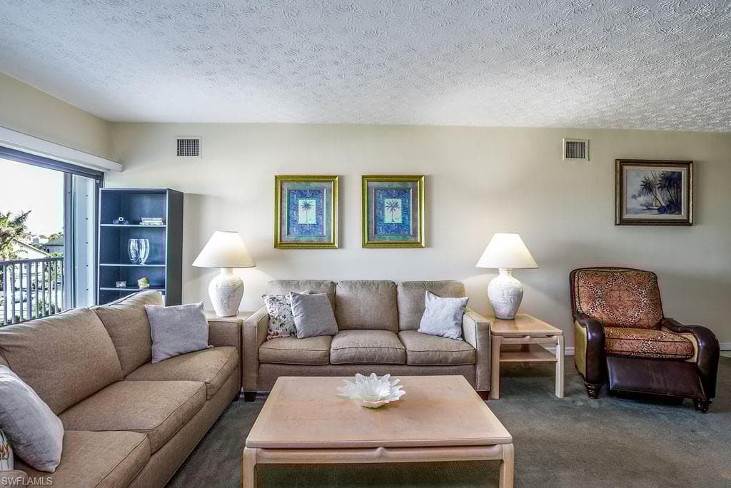 60 Pelican St W 401, Naples, FL 34113-11