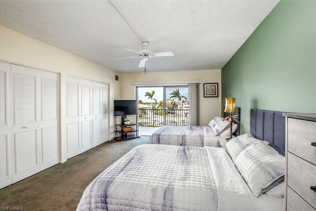 60 Pelican St W 401, Naples, FL 34113-12