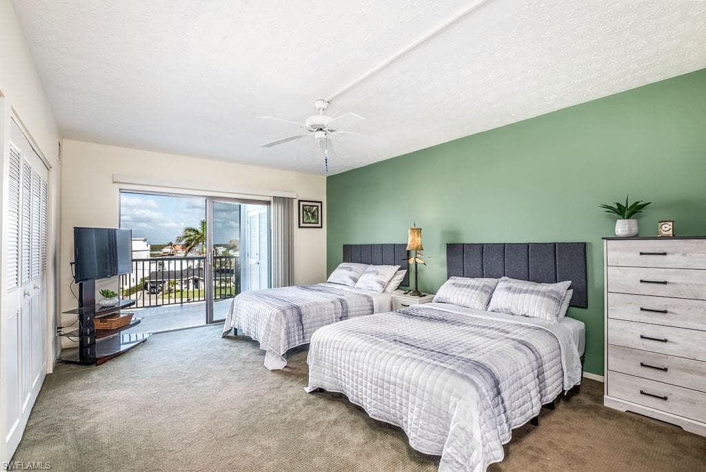 60 Pelican St W 401, Naples, FL 34113-15