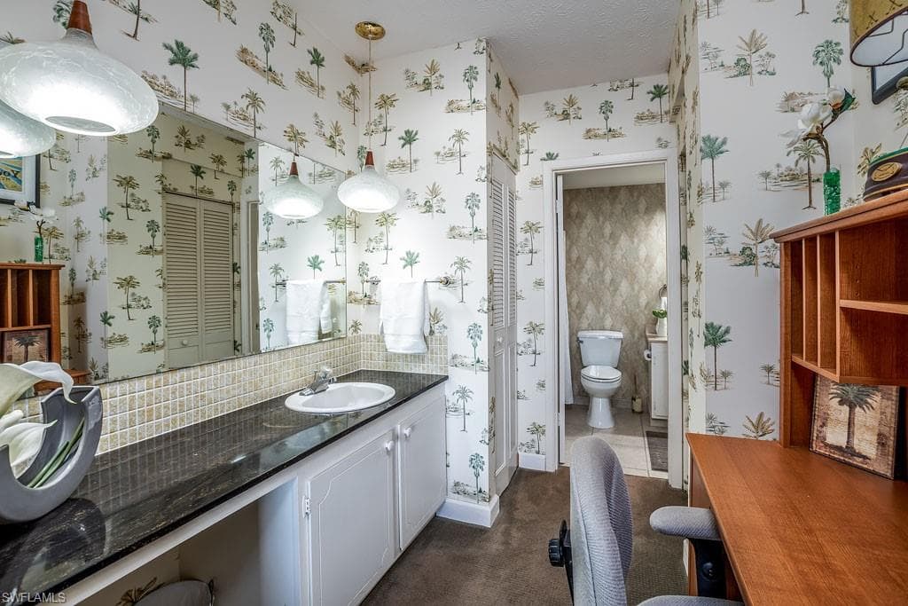 60 Pelican St W 401, Naples, FL 34113-16