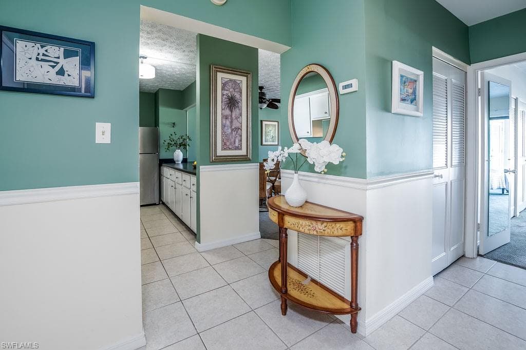 60 Pelican St W 401, Naples, FL 34113-21