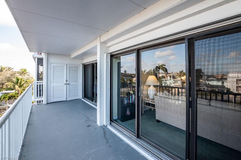60 Pelican St W 401, Naples, FL 34113-22
