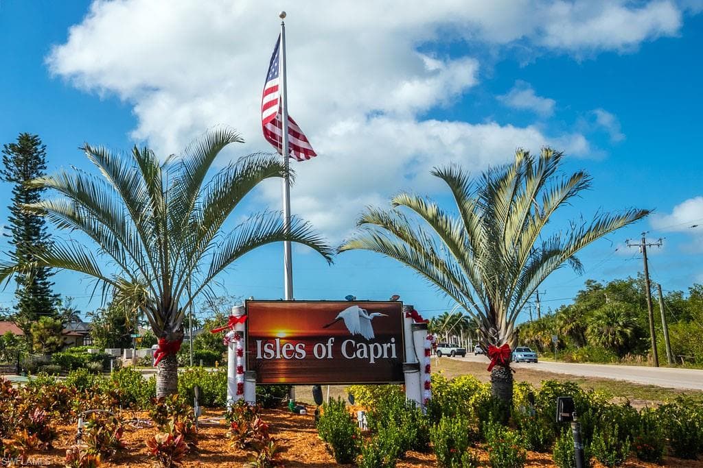 60 Pelican St W 401, Naples, FL 34113-26