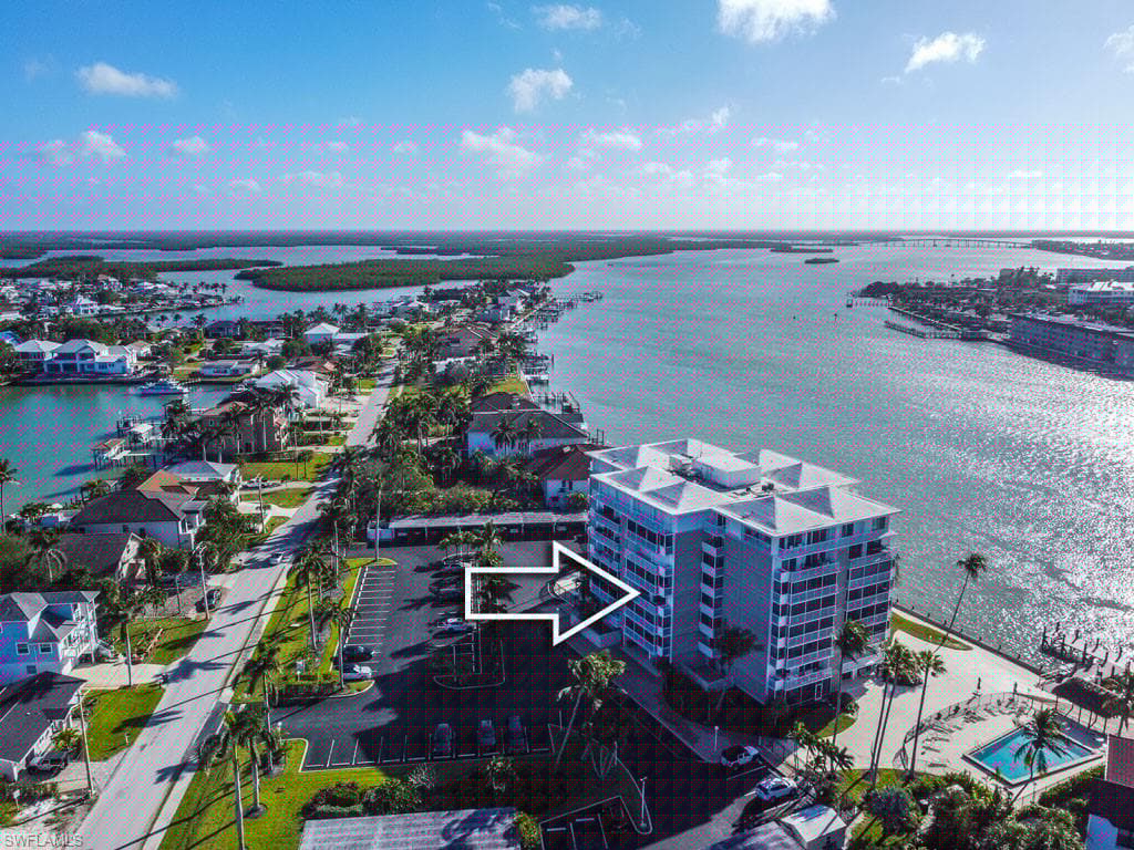 60 Pelican St W 401, Naples, FL 34113-27