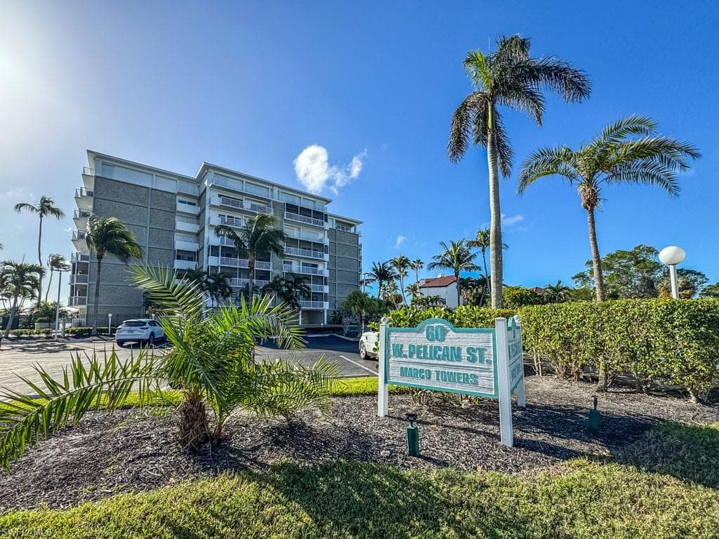 60 Pelican St W 401, Naples, FL 34113-28