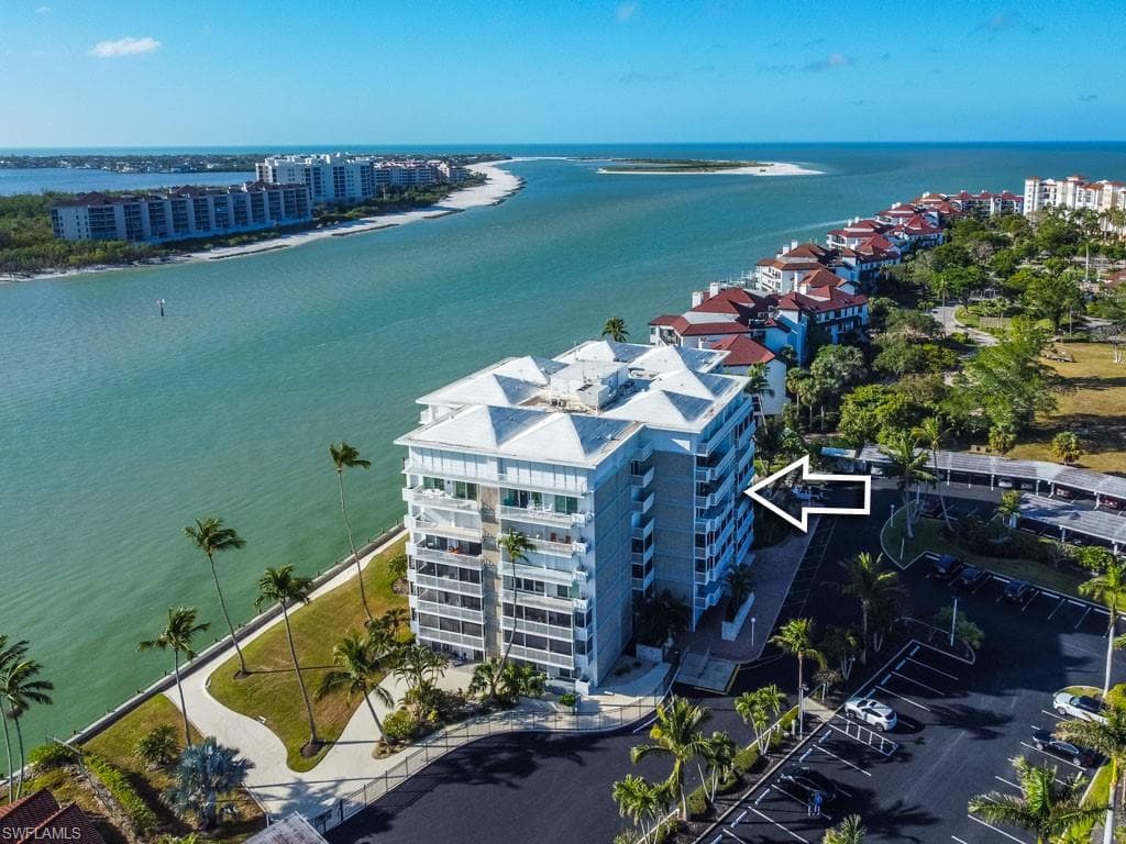 60 Pelican St W 401, Naples, FL 34113-30