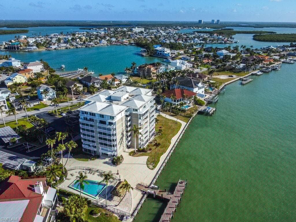 60 Pelican St W 401, Naples, FL 34113-34