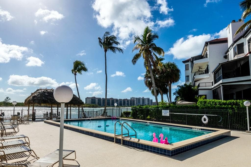 60 Pelican St W 401, Naples, FL 34113-35