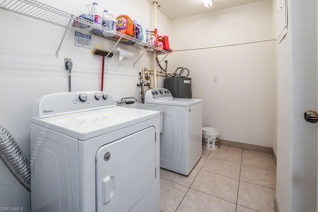 60 Pelican St W 401, Naples, FL 34113-37
