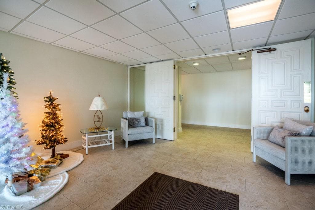60 Pelican St W 401, Naples, FL 34113-38