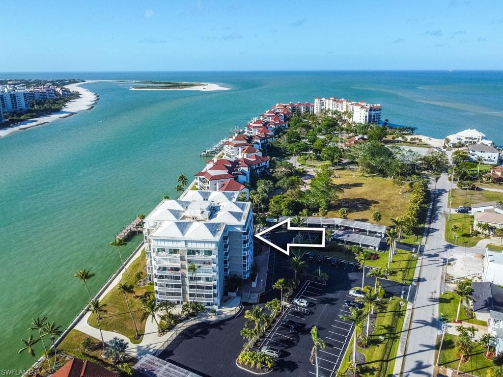 60 Pelican St W 401, Naples, FL 34113-3
