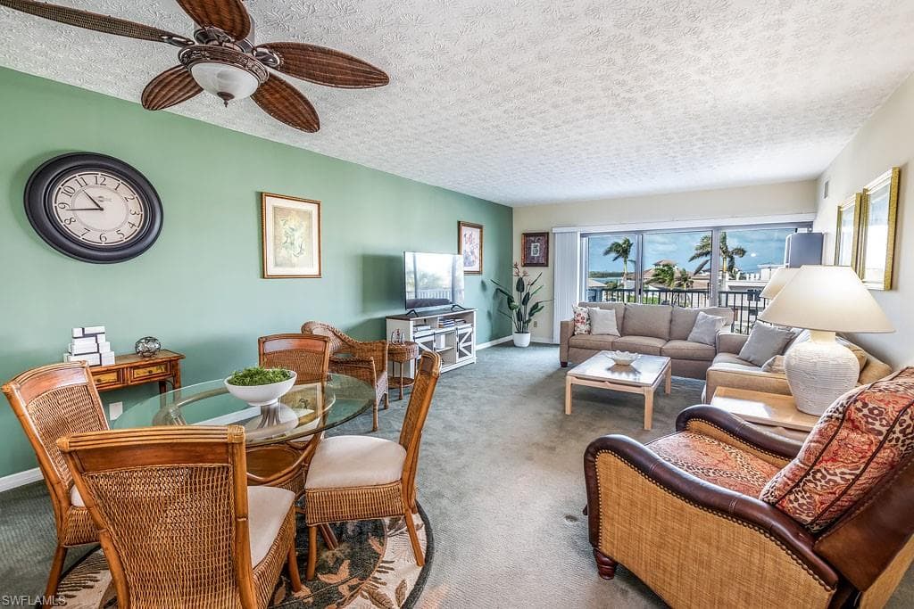 60 Pelican St W 401, Naples, FL 34113-7