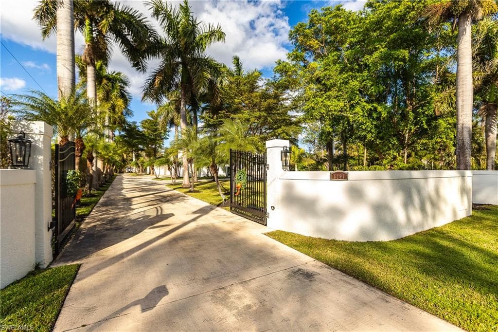5791 Shady Oaks Ln, Naples, FL 34119-3