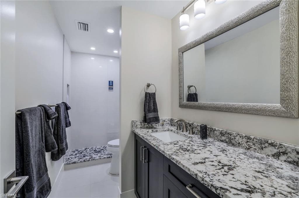 1390 Chesapeake Ave 1390, Naples, FL 34102-26