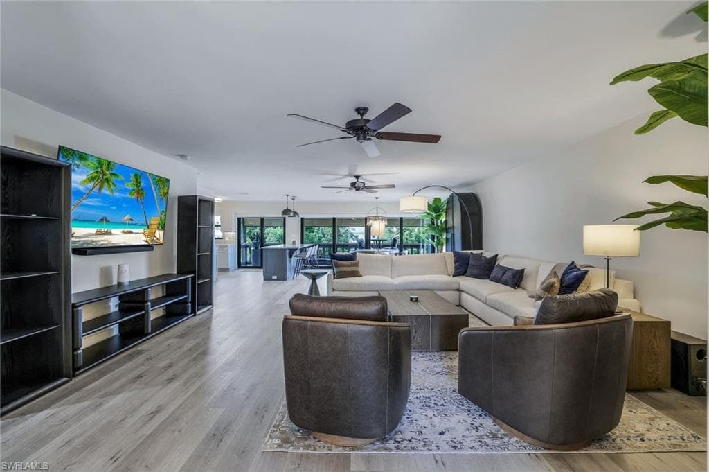 1390 Chesapeake Ave 1390, Naples, FL 34102-5