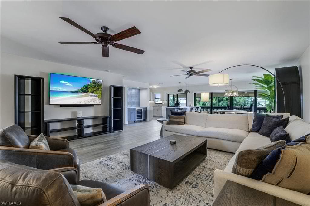 1390 Chesapeake Ave 1390, Naples, FL 34102-7