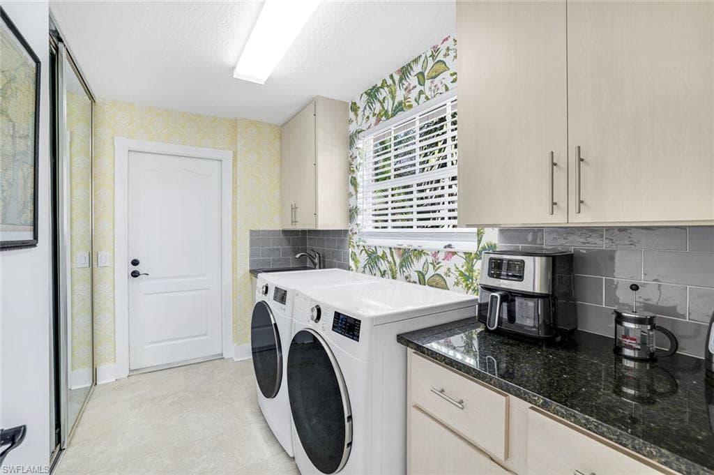 3128 Andorra Ct, Naples, FL 34109-11